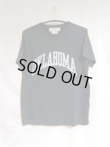 REMI RELIEF レミレリーフ / プリント S/S TEE LW加工 [OKLAHOMA]